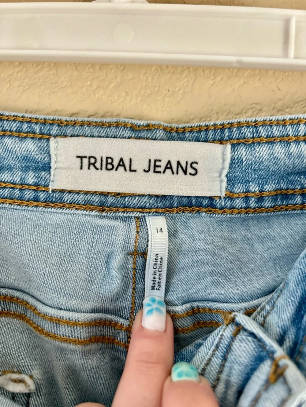 Tribal Jeans Audrey Mid Rise Wide Leg Crop Jean-Size 14 Button Front Light Wash - Picture 5 of 8